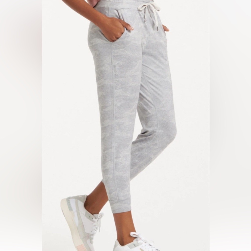 VUORI Performance DreamKnit Jogger Pants Gray Camo Women’s Sz Small